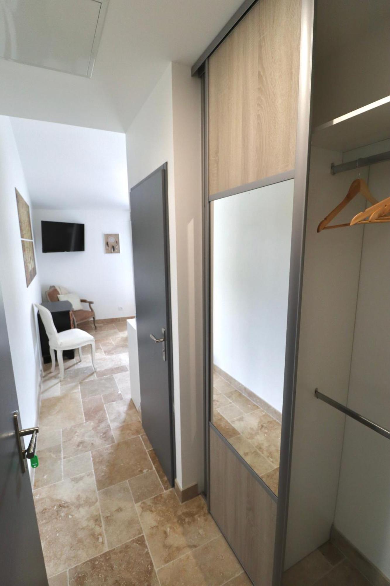 Chambres D'Hotes Avec Jacuzzi Et Piscine Au Mas De Cadoule Saint-Just  部屋 写真